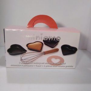 Miniamo 6 Piece Heart Shaped Baking Set With Whisk & Free Recipe Card Brand New